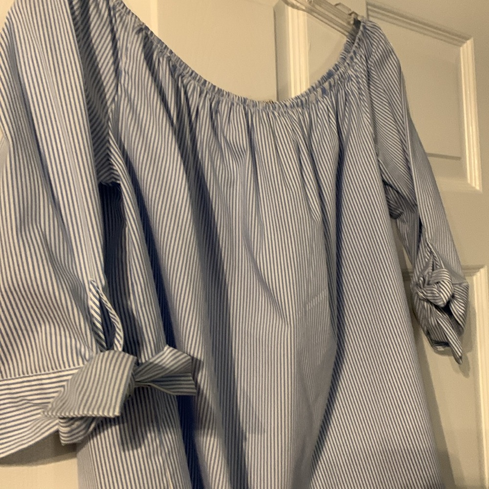 NWOT never worn Forever 21 Blue/White striped Summer top worn off shoulder
